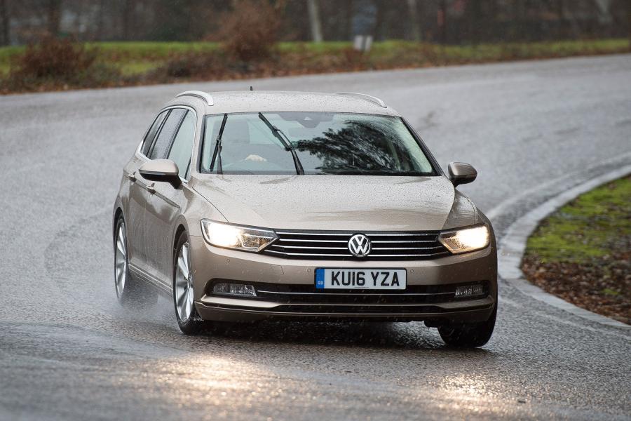  Volkswagen Passat Estate BlueMotion 2015 года  (UK) (фото 23 из 30)